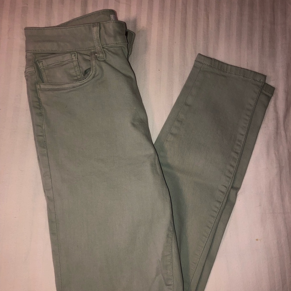 Forever 21 jeans, perfect for spring time!